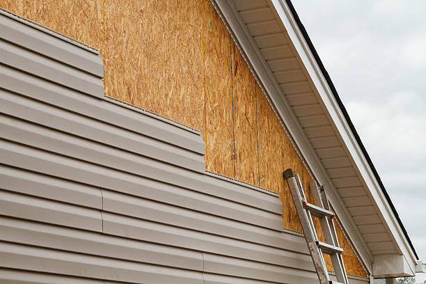 Professional Wood Siding technician working in Raritan, NJ